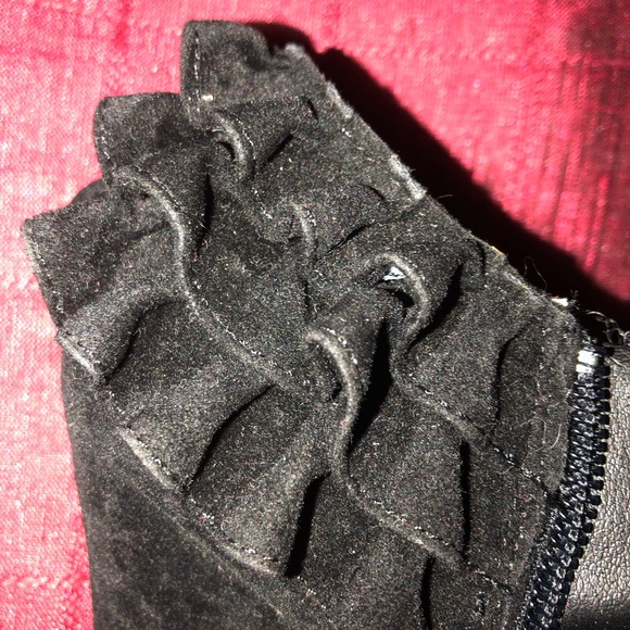 Dollhouse Black Ruffle Booties 6.5 - Picture 2 of 6